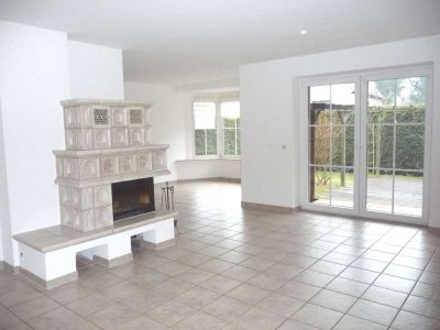 Freistehendes Haus, Waldheim, Fußbodenheizung. Kamin, EBK