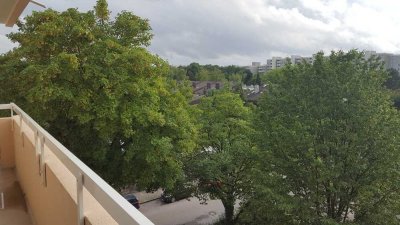 Schöne 1-Zimmer Wohnung im 4. OG mit Balkon in Haar