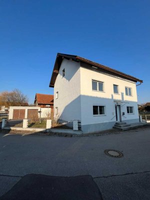 RESERVIERT! Großes Wohnhaus mit Nebengebäude, Garage und schönem Garten!