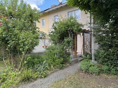 Super gemütliche Doppelhaushälfte mit tollem Garten – Wohnen in Bestlage im Nürnberger Süden
