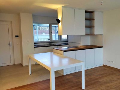 Exklusive, teilmöblierte 3,5-Zimmer-Wohnung, 3. OG mit Aufzug u. Balkon in Ulm-Wiblingen. Erstbezug!