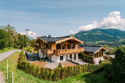Bezugsfertiges High-End-Chalet in Kitzbühel – Ski-In/Ski-Out (05964)