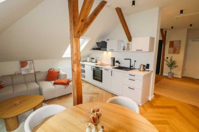 DESIGN-APARTMENT im Dachgeschoss – möbliert & sofort frei!