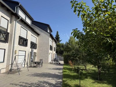 Dachgeschoss mit Maintalblick — großzügige, moderne neuwertige Wohnung