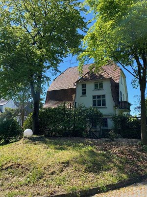Freistehendende charaktervolle Altbauvilla mit Garage und Garten. in der Parkstraße...