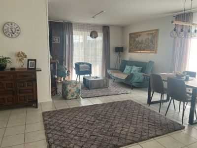 Exklusive, vollst. renovierte 4-Zimmer-Wohnung mit geh. Innenausstattung mit Balkon und EBK