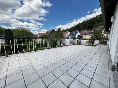 Ansprechende, großzügige 3-Zimmerwohnung für den 1-2-Personenhaushalt,  großer Balkon inclusive !