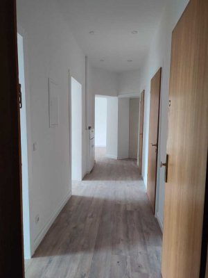 Erstbezug nach Renovierung -  4-Zimmerwohnung in zentraler Lage