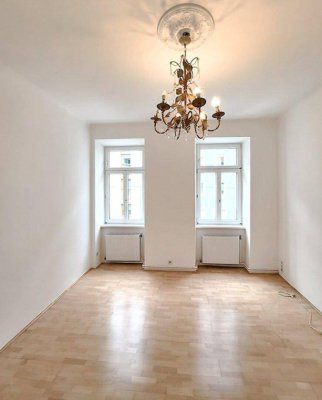 Großzügige 2 Zimmer Altbau Wohnung, ideal für Singles oder Paare