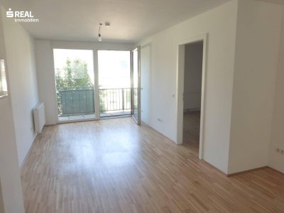 Attraktive, sonnige Neubauwohnung mit Balkon und Garagenplatz - 32 m² (!) Wohnzimmer