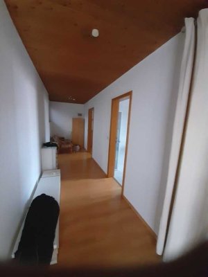 Große Dachgeschoß- Wohnung im Zentrum in Kirchheim-Teck zu vermieten.