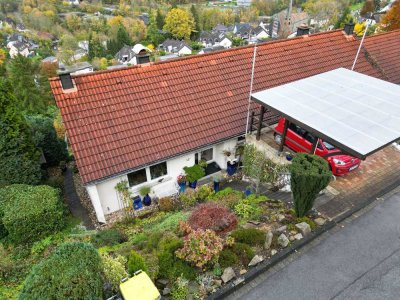 Gepflegtes Reihenendhaus mit Kamin, Balkon und großem Garten in Altena