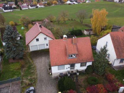 Zwei Häuser, viele Möglichkeiten 
Familienidylle oder Kapitalanlage!