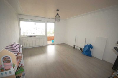 Sofort einziehen: 3 Zimmer Wohnung mit Einbauküche und Balkon