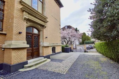 Kernsanierte Altbauwohnung mit Terrasse