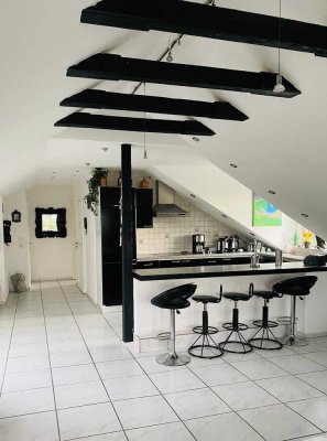 Exklusive Dachgeschosswohnung mit Seeblick, Designerbad & Whirlpool – Wohnen auf höchstem Niveau