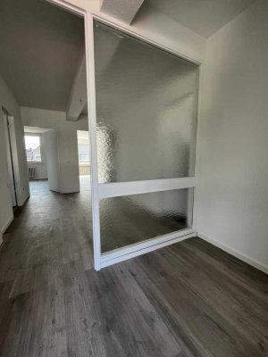 Bezugsfrei 01.08. - Sanierte 3-Zimmer Wohnung mit Balkon!