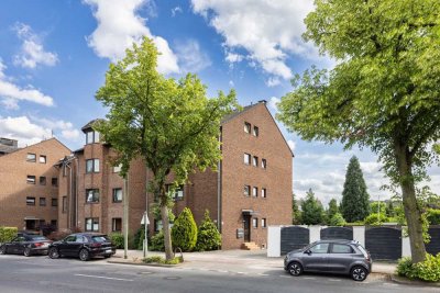 Traumhaft helle Dachgeschoss-Wohnung mit einem Sonnenbalkon!