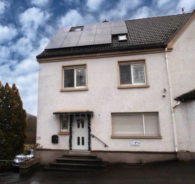 Großzügige Doppelhaushälfte mit Einliegerwohnung im Erdgeschoss