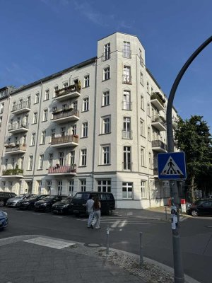 Perfekte Kapitalanlage! ETW im Simon-Dach-Kiez VERMIETET seit 2002 (vor Aufteilung!)