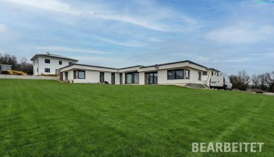 Bungalow - Erstbezug und über 1300m² Grundfläche