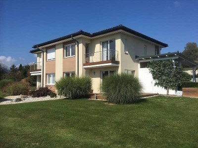 Modernes Doppelhaus mit Garten und Terrasse in Moosburg