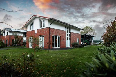 Gepflegtes Architektenhaus mit 9x9m Nebengebäude und Pferdepadock in Vierden