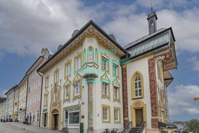 Historie trifft Wohnkomfort: Dachgeschosswohnung in der Tölzer Marktstraße auf Erbbaurecht