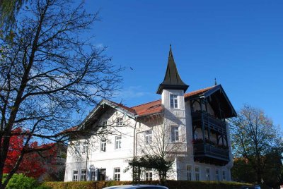 Individuelle DG-Wohnung mit Westbalkon in denkmalgeschützter Gründerzeit-Villa