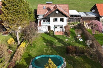 Einfamilienhaus in toller Lage! Völlig unterkellert, Doppel-Carport, schöner Garten mit Pool!