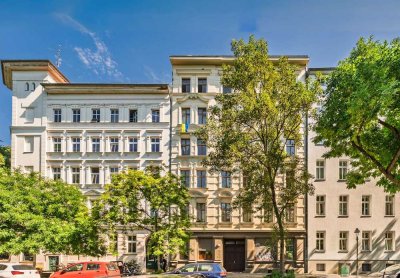 Perfekte Geldanlage - Attraktive Altbauwohnung mit traumhaftem Weitblick auf den Görlitzer Park
