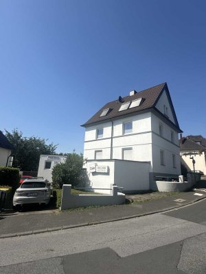 "Alles fein" Komplett renoviertes 3 Familienhaus mit kleinem Gewerbe in SG-Gräfrath !