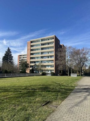 Traumhafte schöne helle renovierte ETW mit großen Balkon in MG-Hardt !