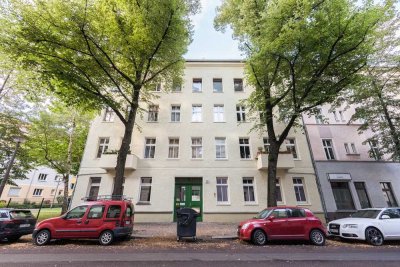 Sanierter Altbau! 4-Zimmerwohnung mit Bad und Wohnküche (VH 3. OG links)