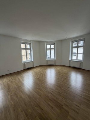 Großzügige 4 Zimmer Wohnung in Zentrumslage - Familien und 3er WG tauglich