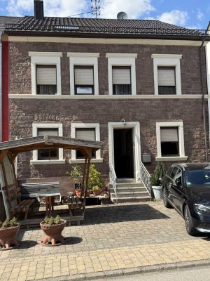Reihenendhaus mit EBK in Kordel zu vermieten