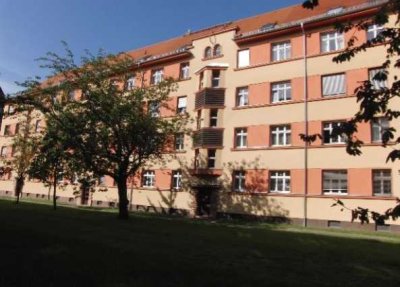 Helle 3-Zimmer-Wohnung im Bauhausstil mit Balkon