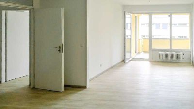 Helle, vermietete 2 Zimmer Wohnung mit schönem Sonnenbalkon - Nahe Alboinplatz