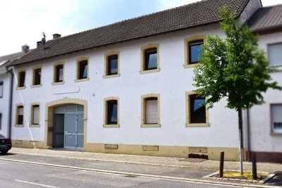 Stattliches Hofgut 7 Zimmer, 274 qm, 3 Bäder, EBK, Sauna, Pool, Garten, Nebengeb. und 1.947 m² Grund