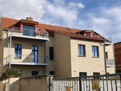 Nette 2,5-Raum-Dachgeschoss-Wohnung mit sonnigen Balkon in Neue Neustadt
