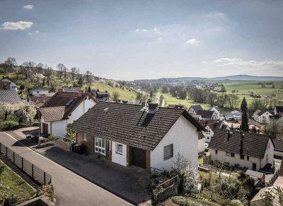 *** Charmantes Einfamilienhaus in Hanglage mit Weitblick und Garten***