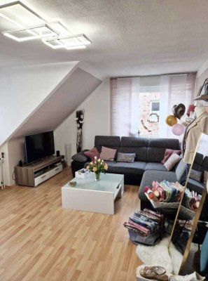 Schöne 3-ZKDB Dachgeschoss-Wohnung in Erkelenz-Lövenich mit EBK und Garten kurzfristig zu vermieten