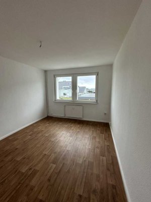 geräumige 1-Raum-Wohnung, Wannenbad mit Fenster, Keller und Stellpl. mgl.
