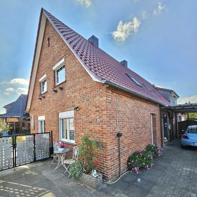 TEAM 4you: Großzügiges Zweifamilienhaus mit Platz für weitere Einliegerwohnung