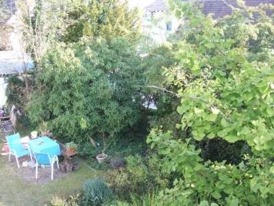 Neunhof erleben: Helle 2-Zimmer-Dachgeschosswohnung mit Stellplatz