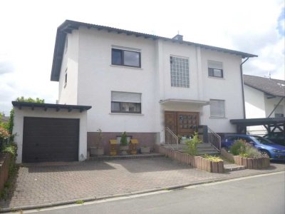 Gartenliebhaber aufgepasst! Großzügiges Zweifamilienhaus in bevorzugter Wohnlage!