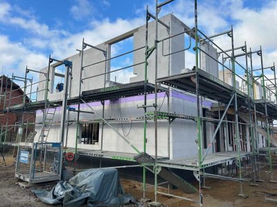 Neubau-Doppelhaushälfte in zentraler Lage