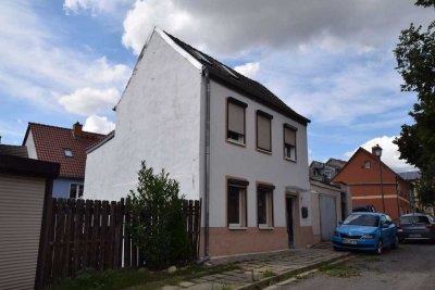 Kleines Miethaus im Zentrum von Burg in ruhiger Nebenstraße