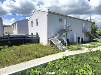 Neubau 2025: moderne 3-Zimmer-Wohnung – sonniger Balkon + Eigengarten + 2 Kfz-Stellplätze!