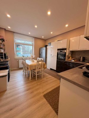 Renovierte Traumwohnung mit 90 m² und viel Komfort
